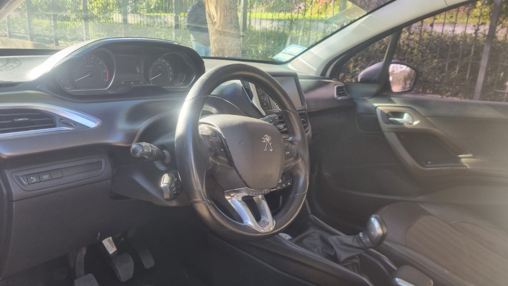 Peugeot 2008 Allure — foto 2